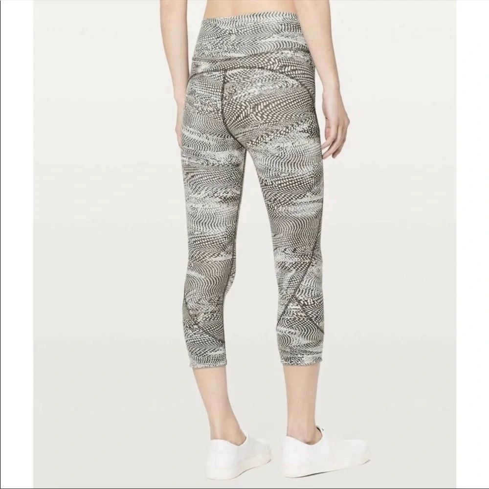 Lululemon- In Movement Crop Everlux 19” In Swerve Vapor Metal Gray -6